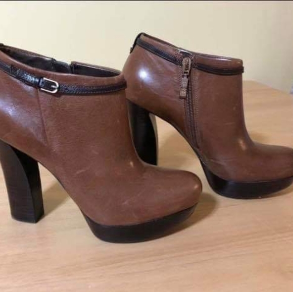 8.5 Guess Leather Boots - Picture 1 of 4